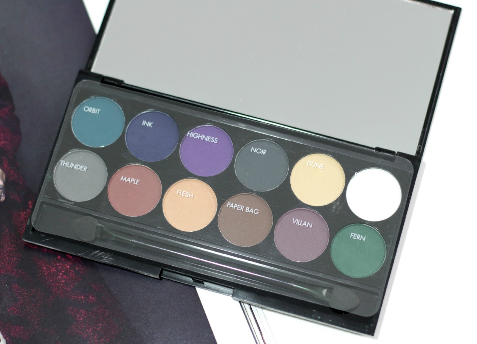 SLEEK MAKEUP ULTRA MATTES V2 - DARKS EYESHADOW PALETTE, SLEEK MAKEUP REVIEW, SLEEK MAKEUP I-DIVINE SWATCHES