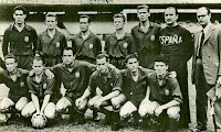 SELECCIÓN DE ESPAÑA. Temporada 1949-50. Ramallets, Gonzalvo III, Gabriel Alonso, Gonzalvo II, Puchades, Dr. Cabot (médico), Andrés Ramírez (secretario RFEF). Basora, Igoa, Zarra, Panizo, Gainza y Parra. SELECCIÓN DE ESPAÑA 1 SELECCIÓN DE INGLATERRA 0. Domingo 02/07/1950, 14:00 horas. IV Copa del Mundo Brasil 1950, fase final, 1ª fase de grupos, Grupo II, partido 3. Rio de Janeiro, Brasil, estadio de Maracaná. GOLES: 1-0: 48’, Zarra