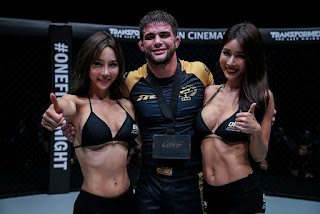 Garry “The Lion Killer” Tonon and Ring Girls