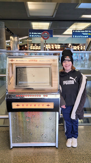 Keilyn with the jukebox