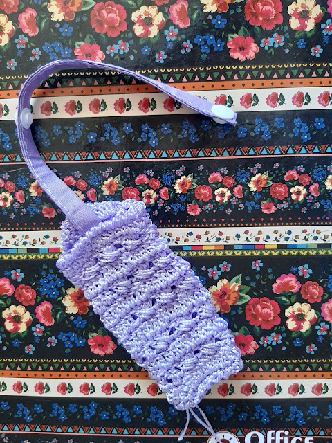 The alcohol holder for purse that I made in crochet