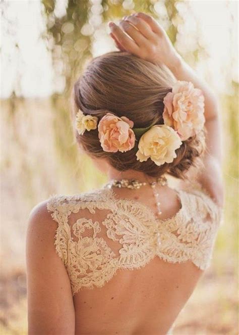 Beautiful And Romantic Wedding Flowers On Your Hair