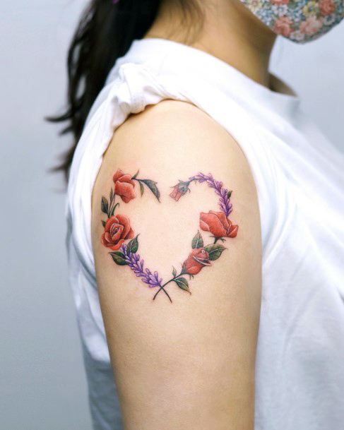 Tatuagens de guirlanda: 50 inspirações delicadas e elegantes