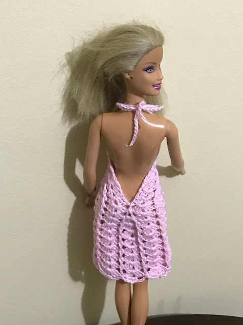 DIY Vestido Costas Nuas de Crochê Passo a Passo Para Barbie Com Pecunia Milliom 2