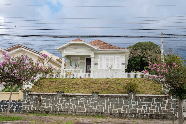 Casa na Rua Henrique Itiberê da Cunha