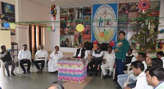 मसीही समाज के लोगों ने विशेष गीत प्रस्तुत कर एक दूसरे को क्रिसमस-डे की बधाई दी