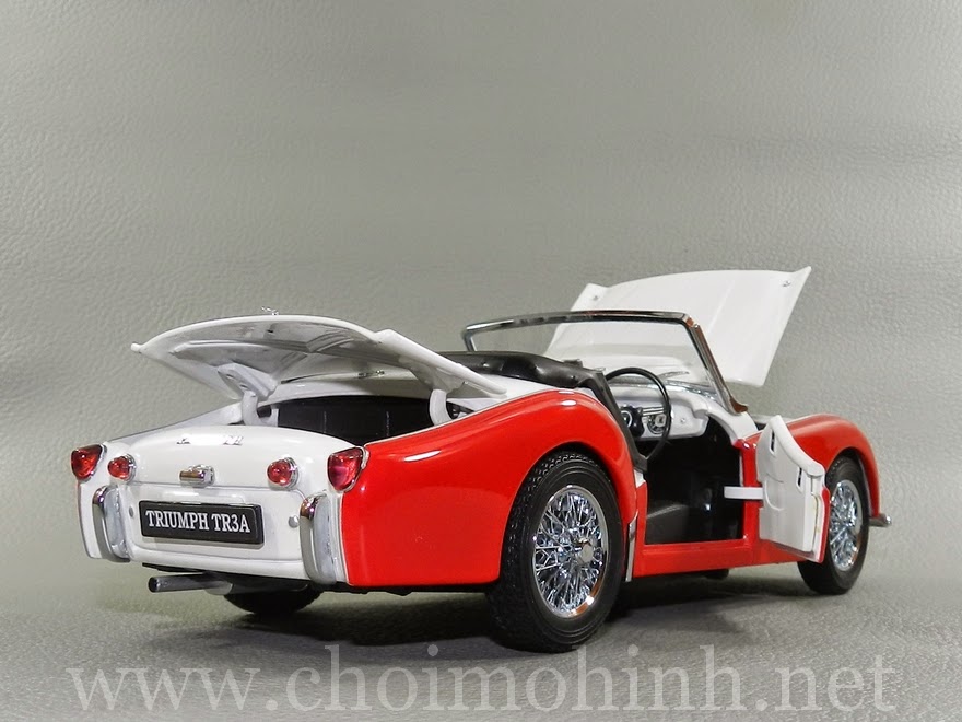 Triumph TR3A 1957 1:18 Kyosho door