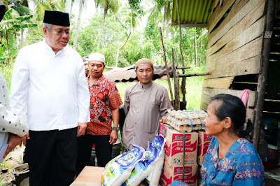 Pj Gubernur Kalbar Berikan Bantuan Sosial Langsung ke Amoy