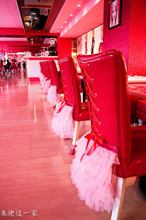 Step by Step to Make Glamorous Chairs for Hen Parties. 