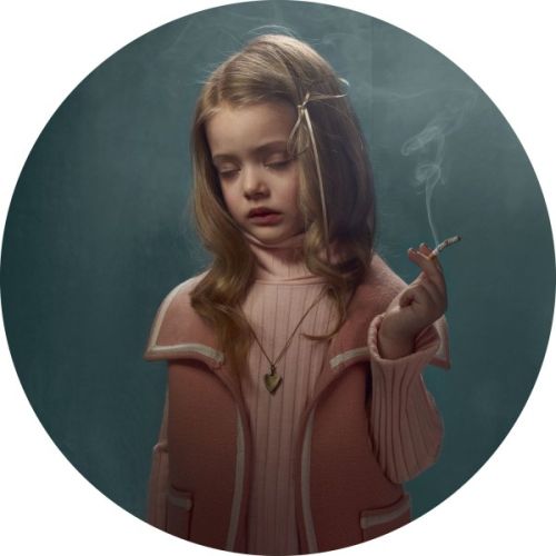 frieke janssens fotografia crianças fumando