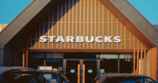 La aplicación de Starbucks y las tarjetas de pago digitales, similares a una suscripción involuntaria
