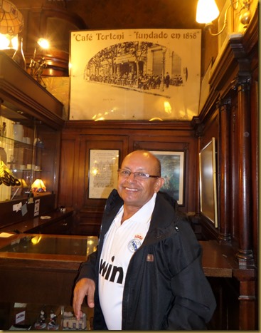 NAURO EN EL CAFE TORTONI