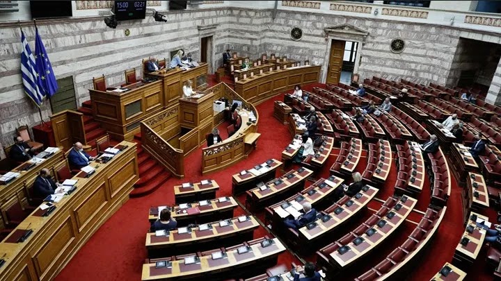 Ζωντανός ελληνισμός ή έθνος κομματαρχών;