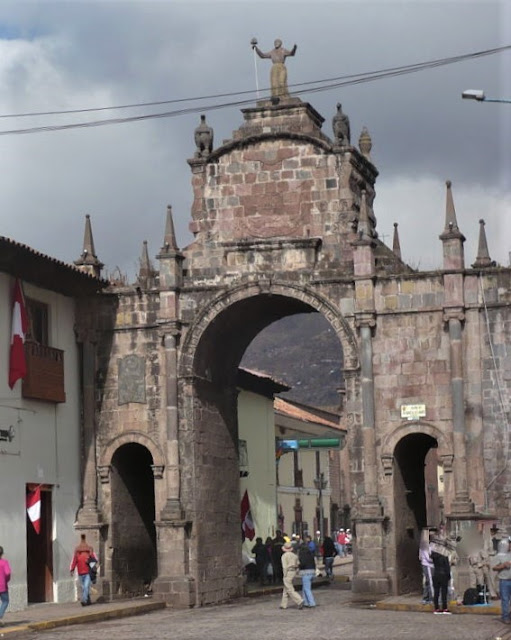 Arco de santa clara cusco