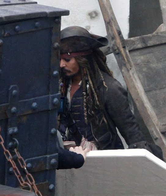 Pirates of the Caribbean 4 Set Photo