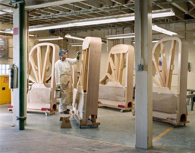 Fotos revelam o processo artesanal de fabricação dos Pianos Grand Luxo da Steinway 