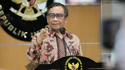 Bukan Hary Tanoe, Jokowi Tunjuk Mahfud MD Jadi Plt Menkominfo
