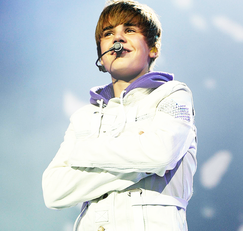 justin bieber new pictures 2010. What should Justin perform at