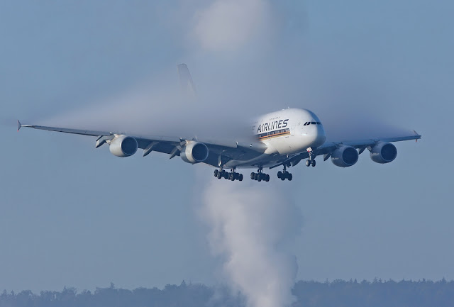 Airbus A380-800 Singapore Airlines Smokey-on