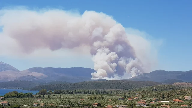 Μεγάλη πυρκαγιά στην Ανατολική Μάνη 