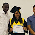 Colegio Jesús En Ti Confío reconoce estudiante meritoria.
