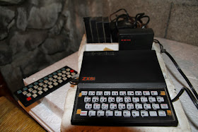 zx81 et le clavier d'extension pour zx81 photo du zx81