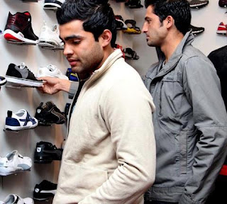 junaid khan and umar akmal shopping foot wear boot dehli