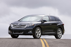 Front 3/4 view of 2014 Toyota Venza