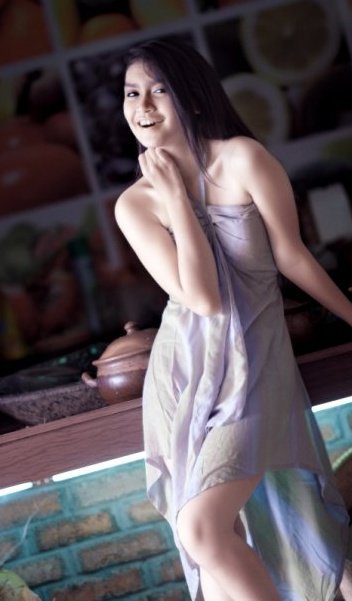 http://bambang-gene.blogspot.com/2011/09/si-cantik-prima-melody-divia-ananda.html