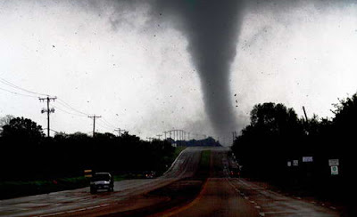 Foto-foto Tornado Mengerikan Yang Menghancurkan Kota Dallas [ www.BlogApaAja.com ]