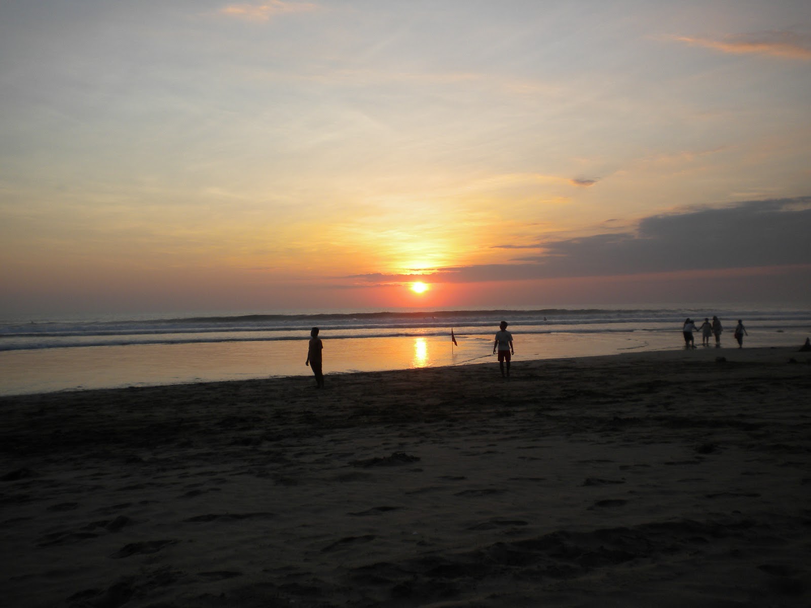 Foto foto Perjalanan Sunset di Pantai Kuta Legian