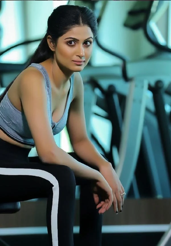 Shefali Sharma workout outfit hot indian tv actress