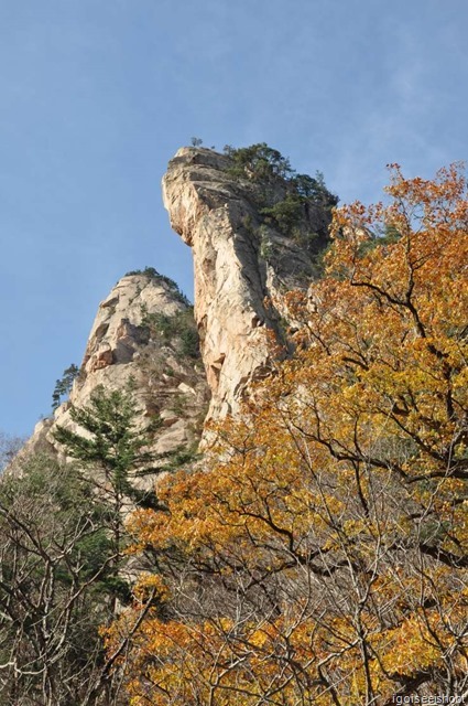 Along the Biseondae trail in Seoraksan National Park
