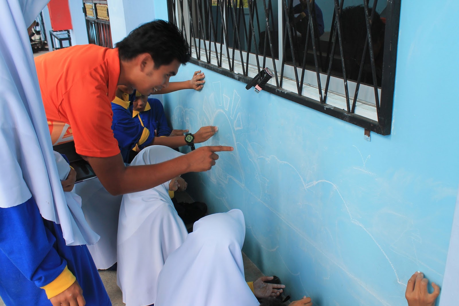 LUKISAN KREATIF MURAL DINDING  Sekolah Menengah Agama 