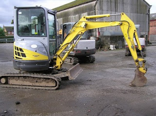 New Holland kobelco 27 digger