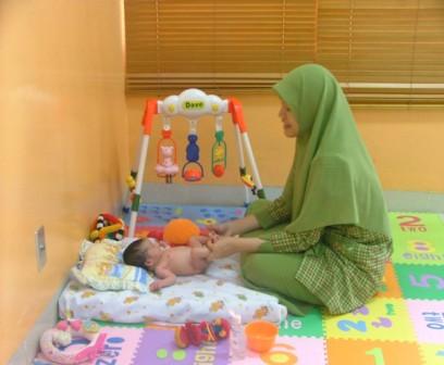 RSIA ZAINAB PEKANBARU: Pijat Bayi