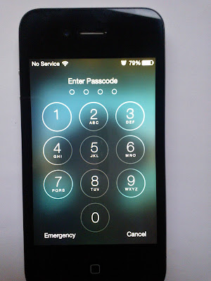 iPhone 4, iOS 7 Passcode screen