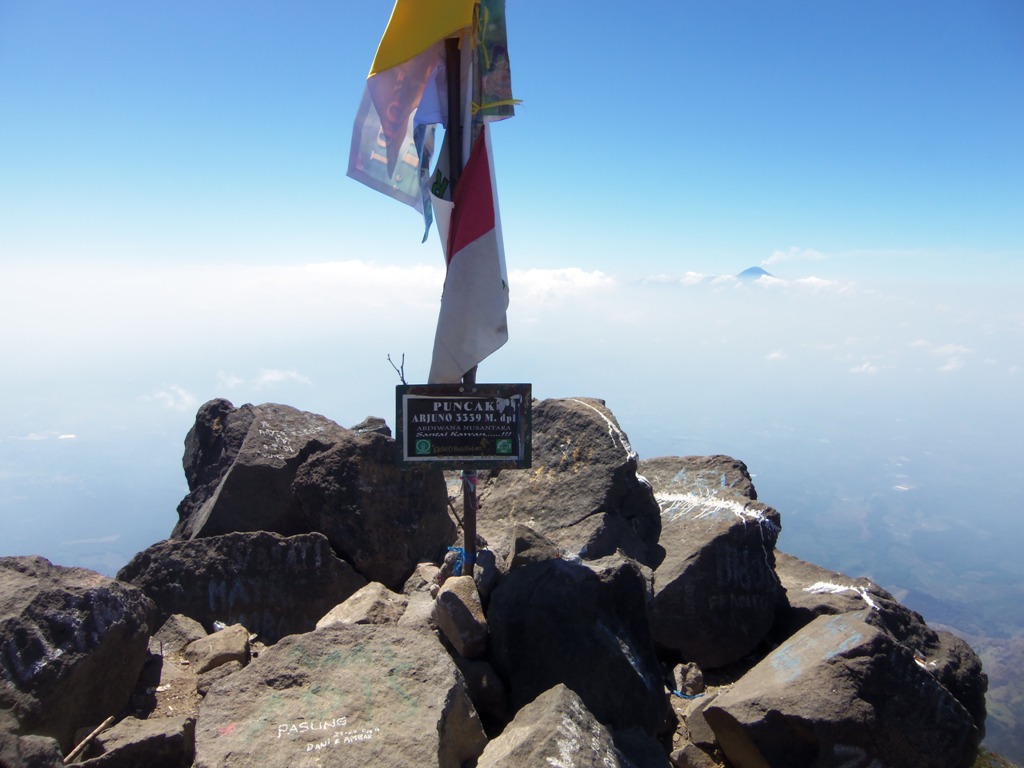 Pendakian Gunung Arjuno  3 339 mdpl via Tretes Manusia Lembah