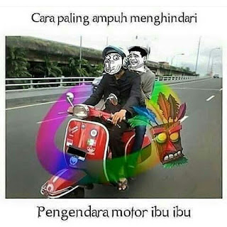 Cara ampuh menghindari pengendara motor ibu-ibu