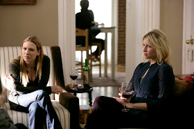 FRINGE: Olivia (Anna Torv, L) spends some rare quiet time with her sister Rachel (guest star Ari Graynor, R) in the FRINGE episode 'Midnight' airing Tuesday, April 28 (9:01-10:00 PM ET/PT) on FOX. ©2009 Fox Broadcasting Co. Cr: Craig Blankenhorn/FOX 