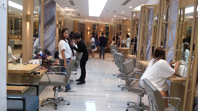 inside vivere salon