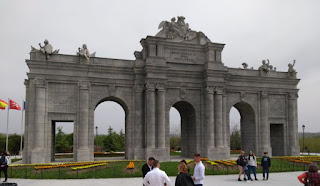 Torrejón de Ardoz, Parque Europa. La Puerta de Alcalá, Madrid.