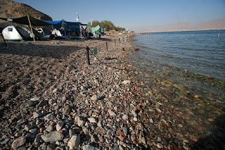 эйлат с палаткой на пляже