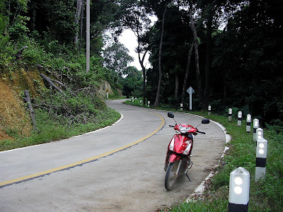  narrow isle with a backbone of forested mountains together with a dozen or hence pretty squeamish beaches Bangkok Thailand Travel Map & Things to do in Bangkok : Ko Lanta