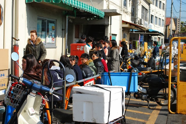 Sushi Dai Tsukiji Fish Market Long Line Tokyo Consult TokyoConsult