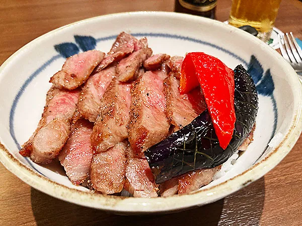 老舗洋食店/芳味亭 大手町ホトリア店のビフテキ丼