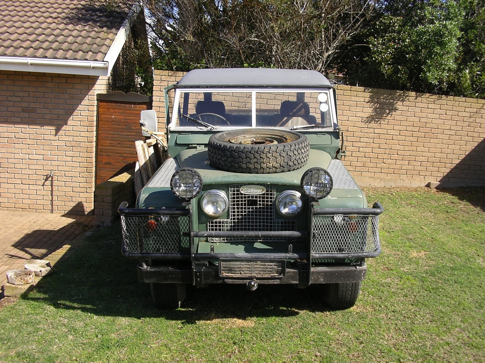 It`s a 1969(apparently) Series IIA 109 in need of some TLC.