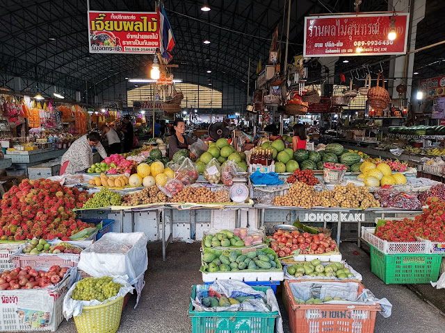 Fresh Food Market Cha-am in Hua Hin, Thailand