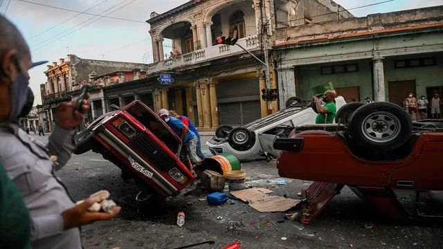 Hubo destrozos en las calles