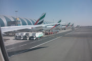 Fahrt zu unserem Stellplatz. Wir landen gerade in Dubai. Flughafen Dubai (md )